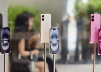 Apple’s iPhone roadmap reveals a shift towards Samsung’s technique, and it isn’t a great look
